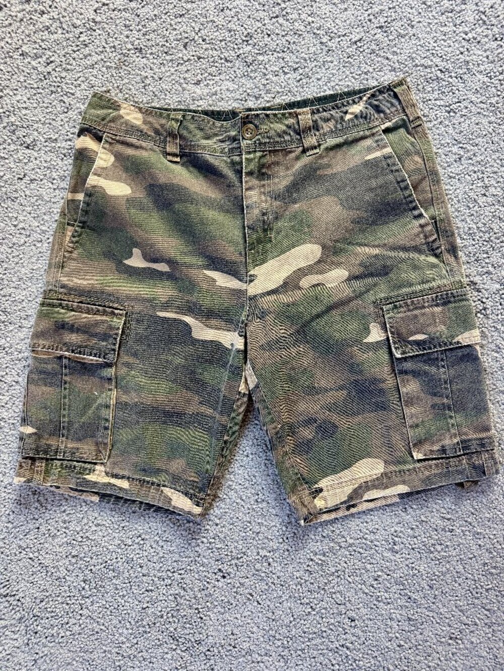 Classic Free World Camo Cargo Shorts - Men's Size 31 - Very Good Pre-Owned Cond.